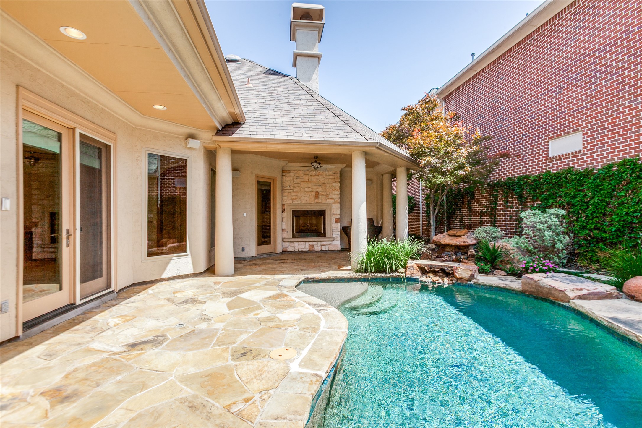 5128 Meadowlark Drive