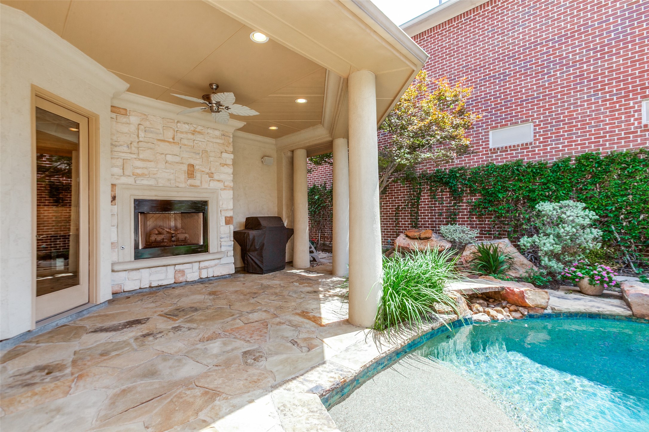 5128 Meadowlark Drive