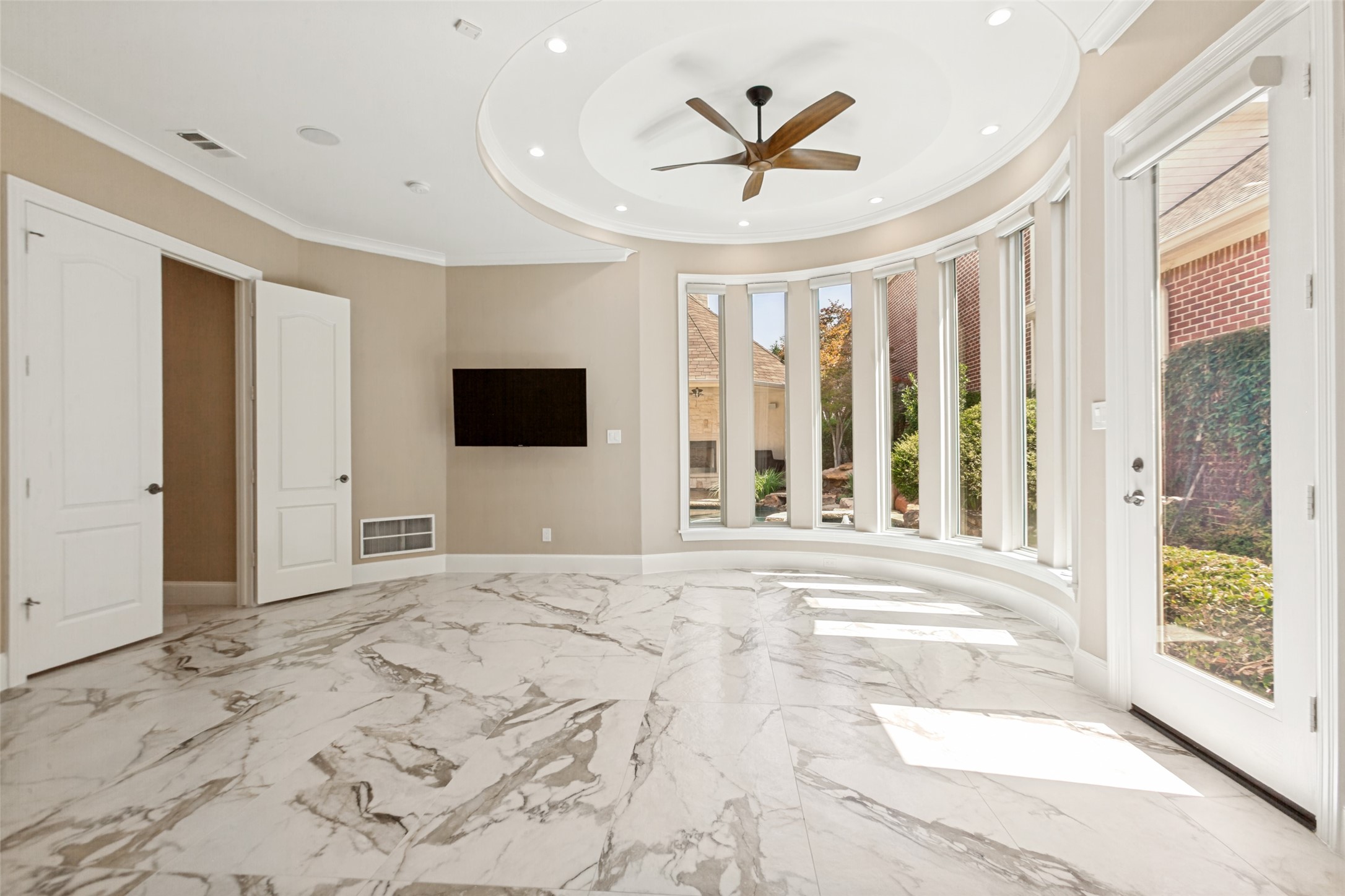 5128 Meadowlark Drive