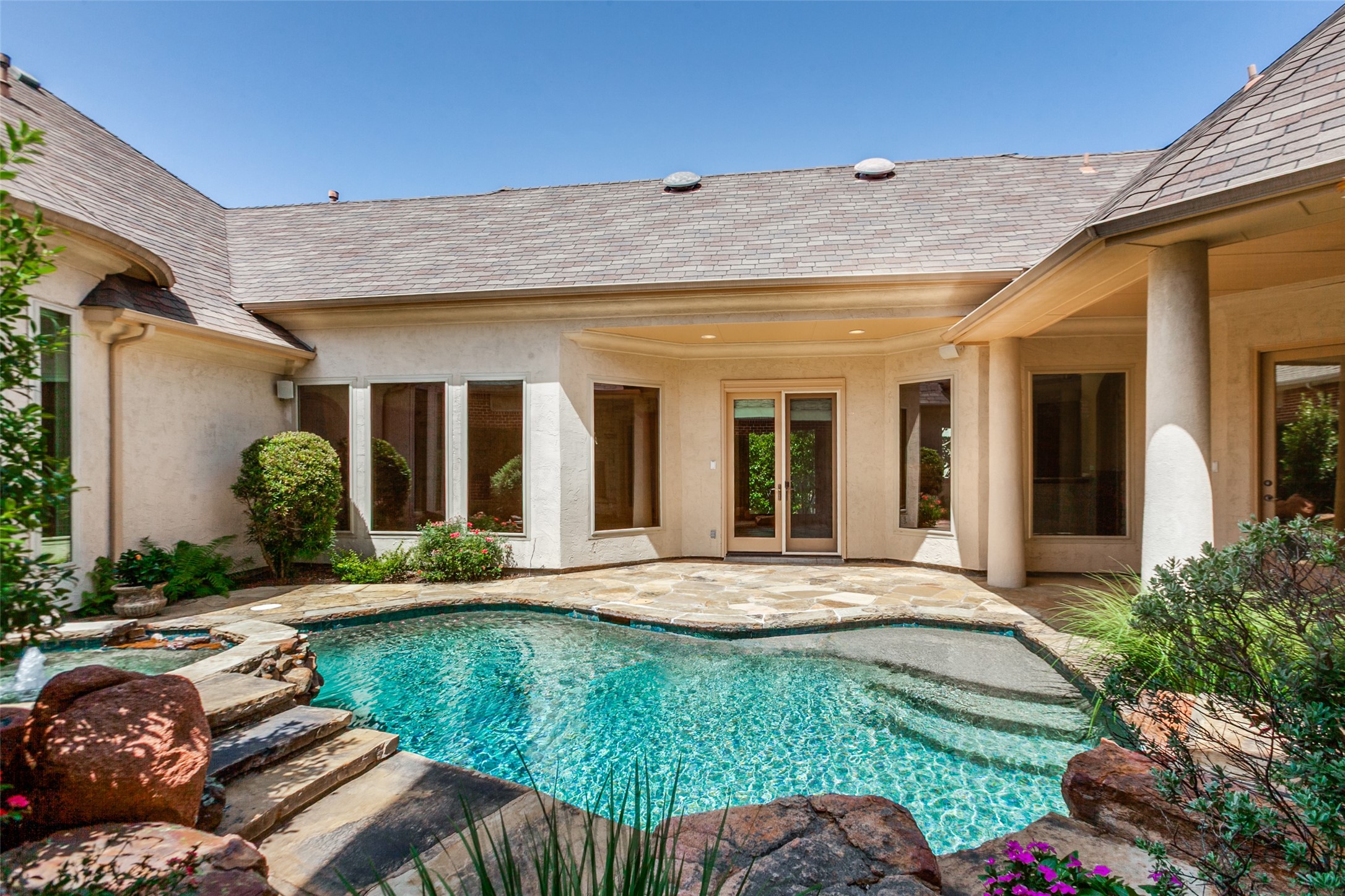 5128 Meadowlark Drive