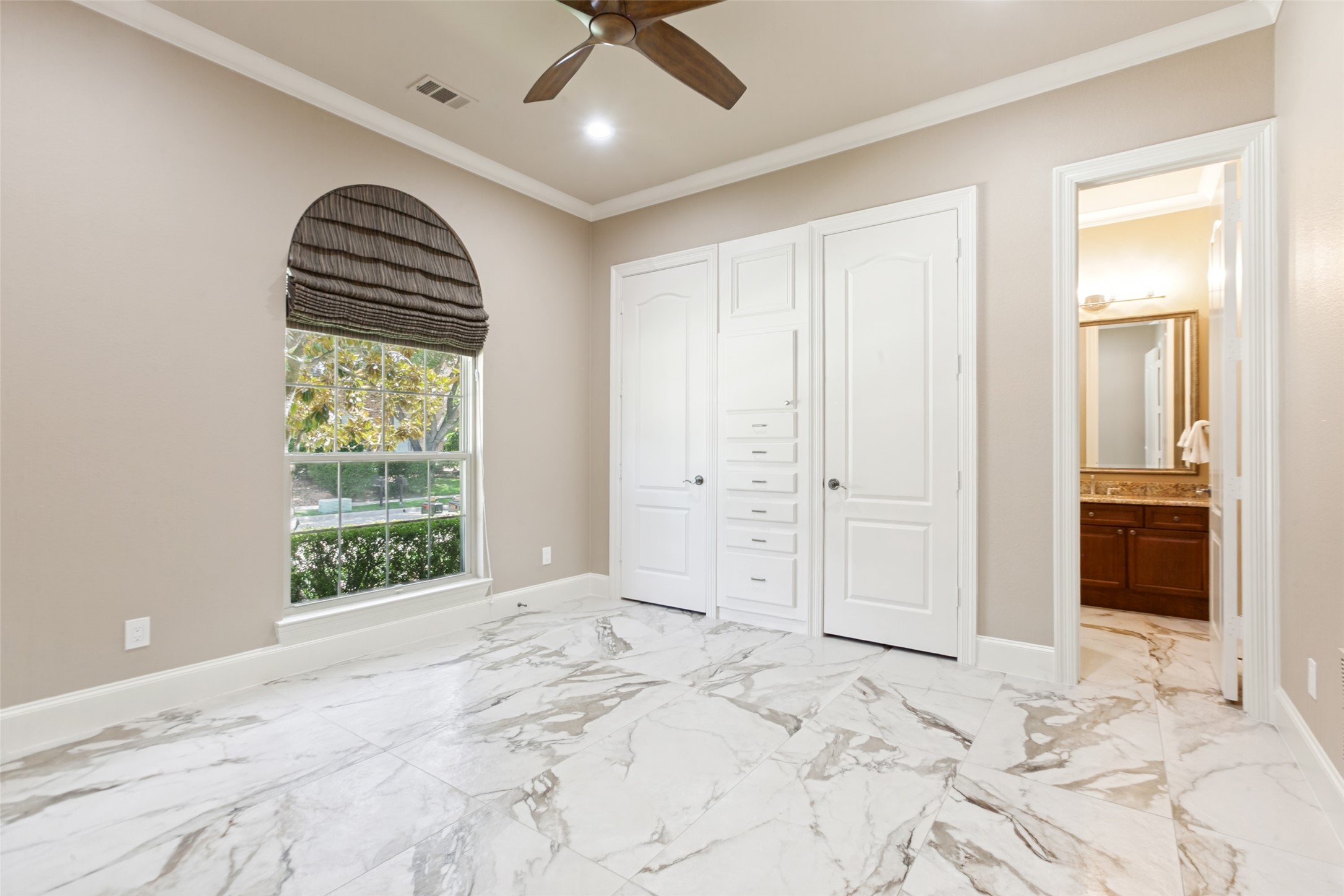 5128 Meadowlark Drive