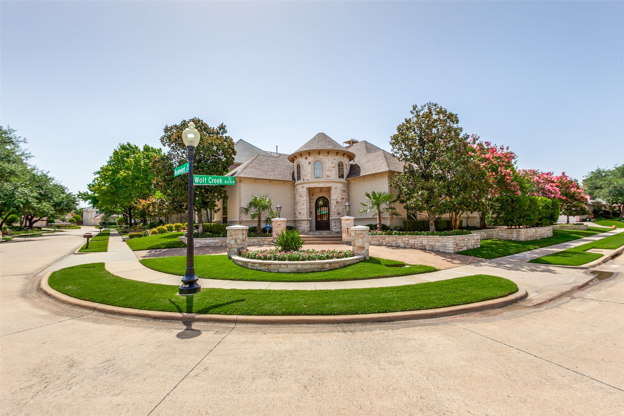5128 Meadowlark Drive