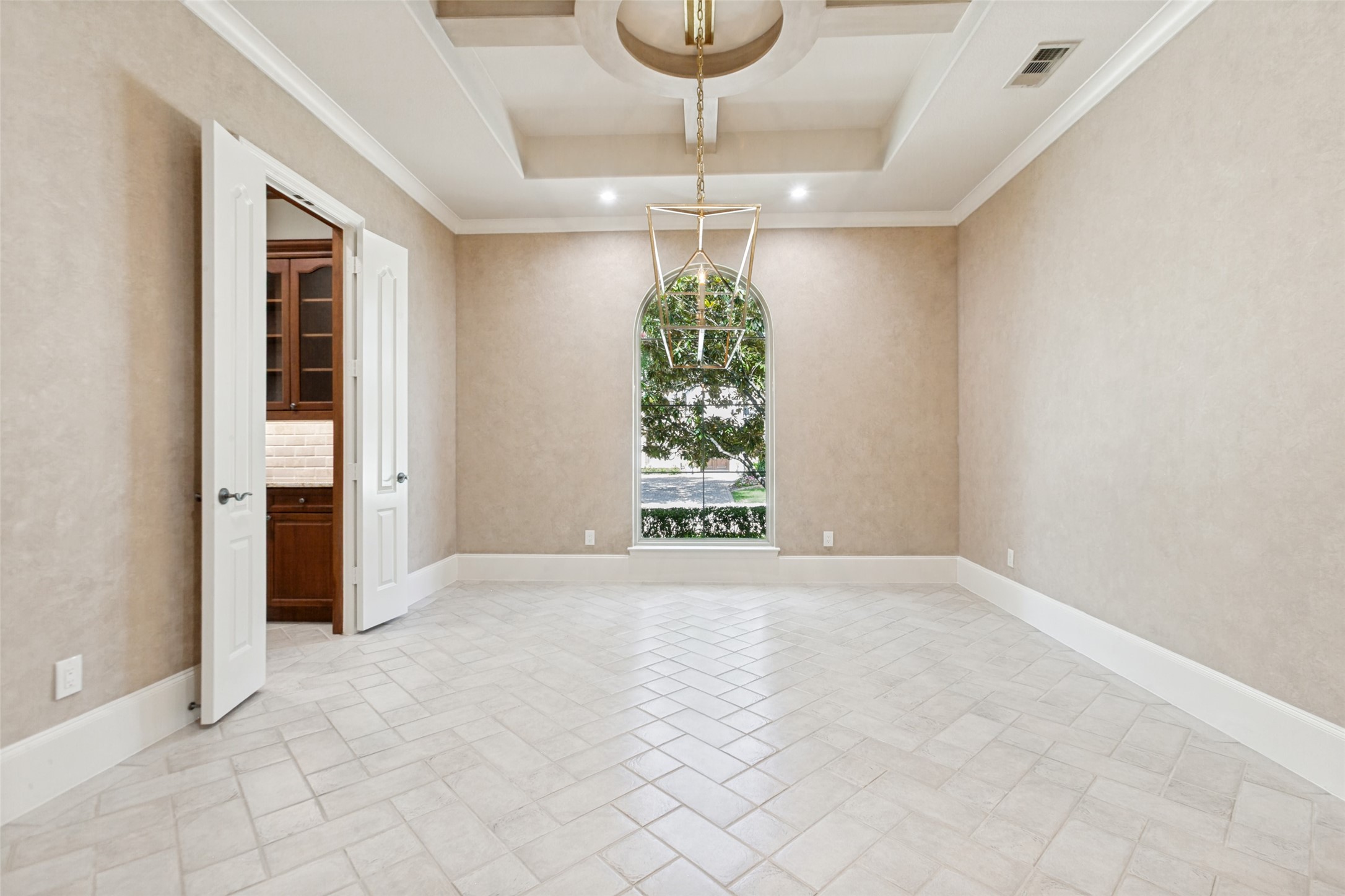 5128 Meadowlark Drive