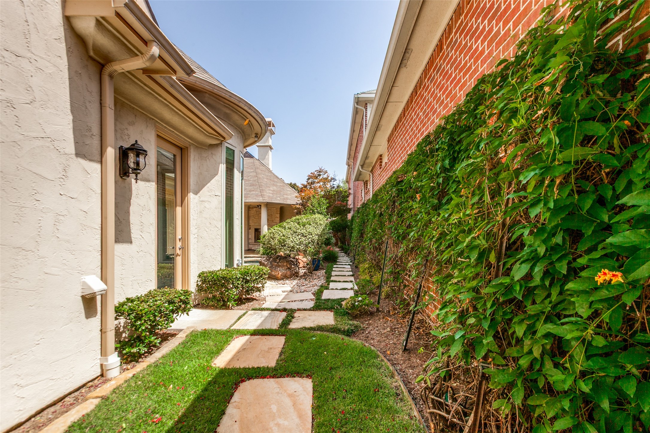 5128 Meadowlark Drive