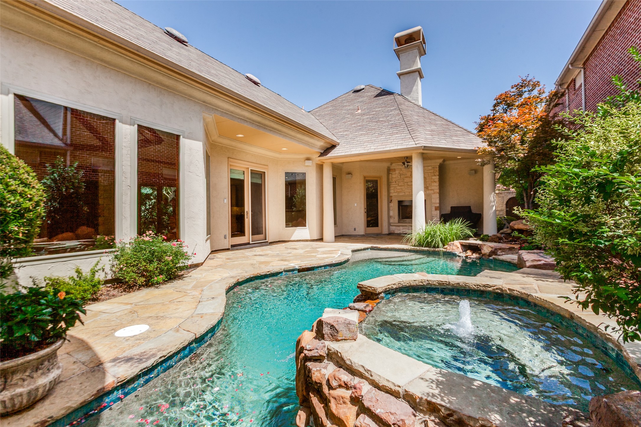 5128 Meadowlark Drive