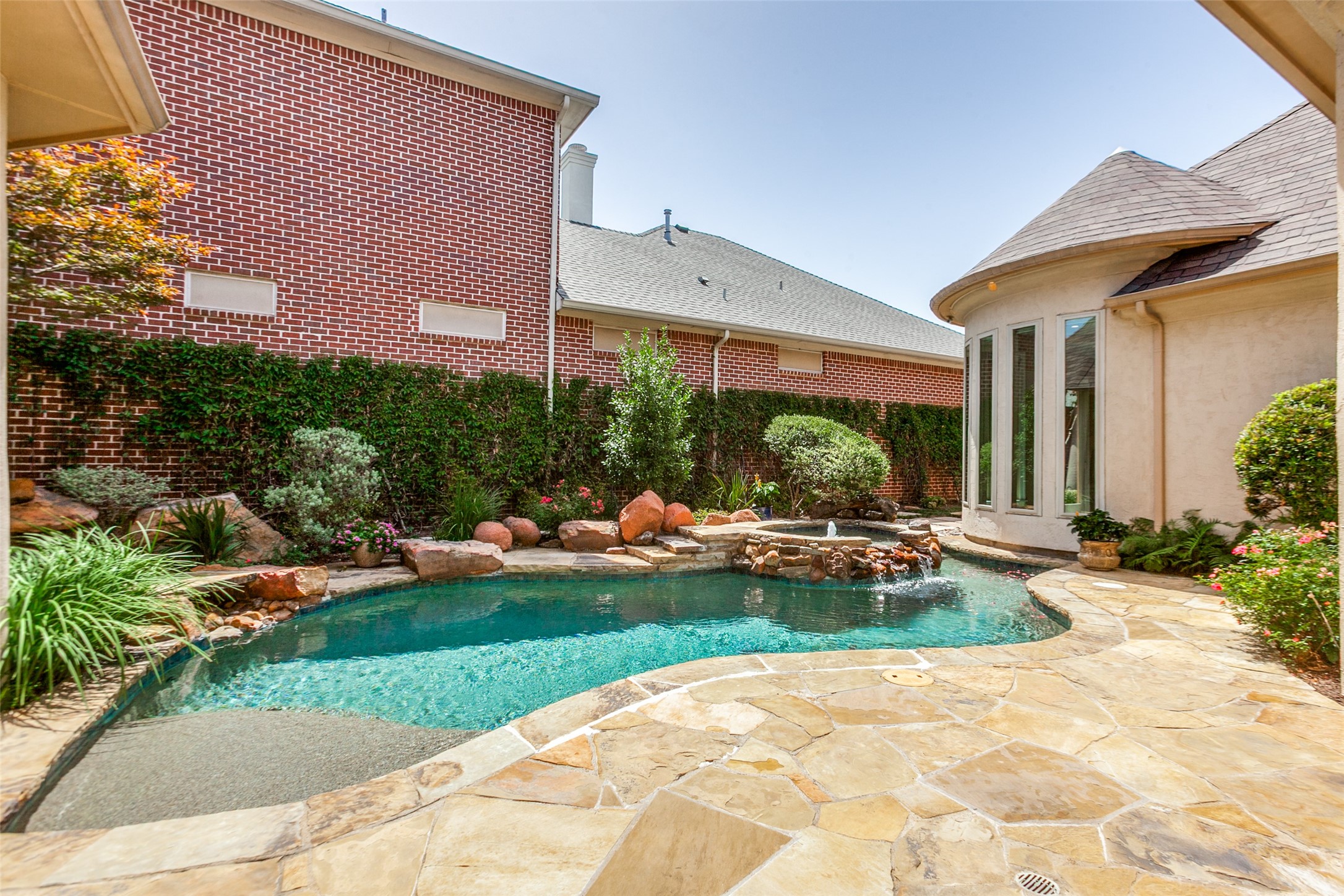 5128 Meadowlark Drive