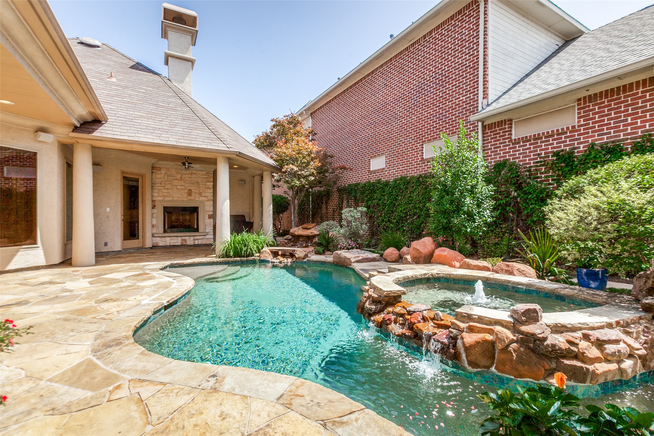 5128 Meadowlark Drive