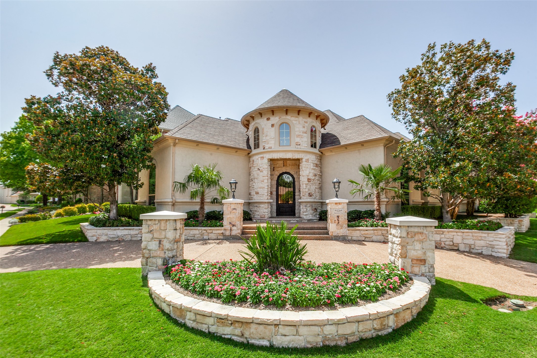 5128 Meadowlark Drive