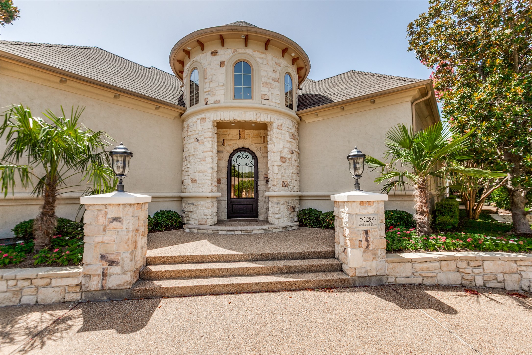 5128 Meadowlark Drive