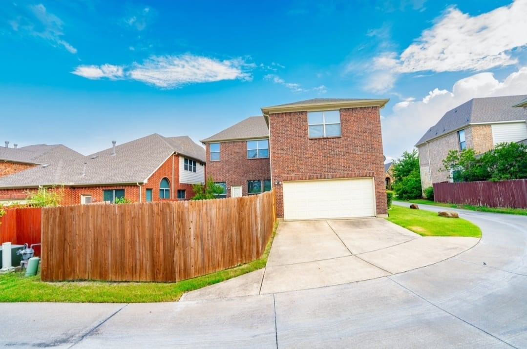 2439 Newcastle Bend
