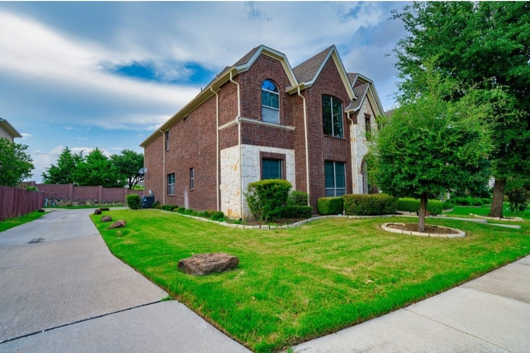 2439 Newcastle Bend