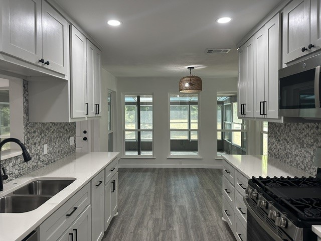 826 Meadowview Lane