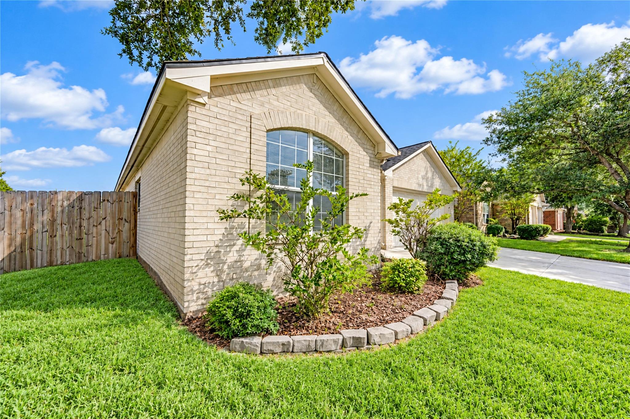 1526 Rogers Lake Lane