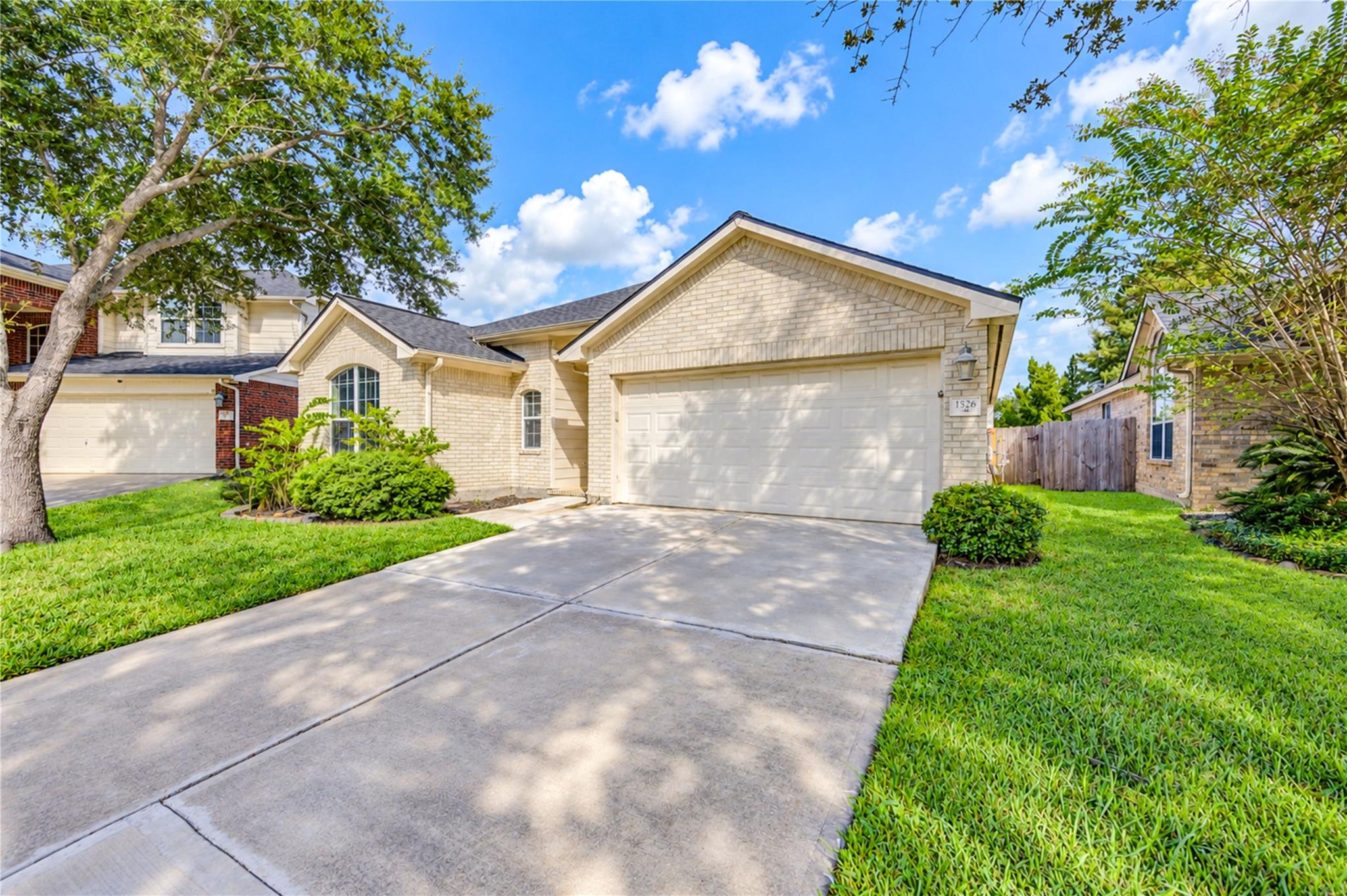 1526 Rogers Lake Lane