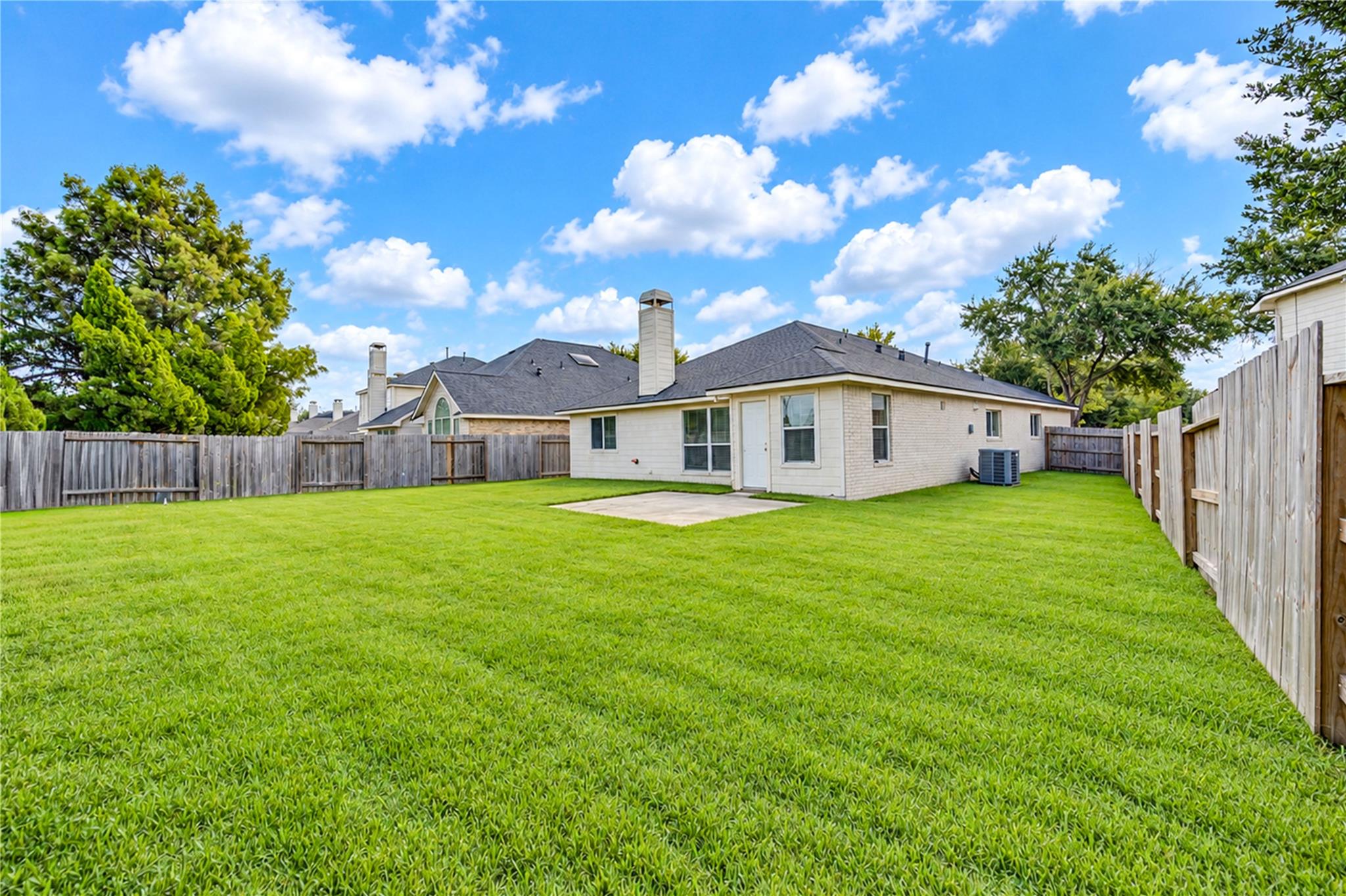 1526 Rogers Lake Lane