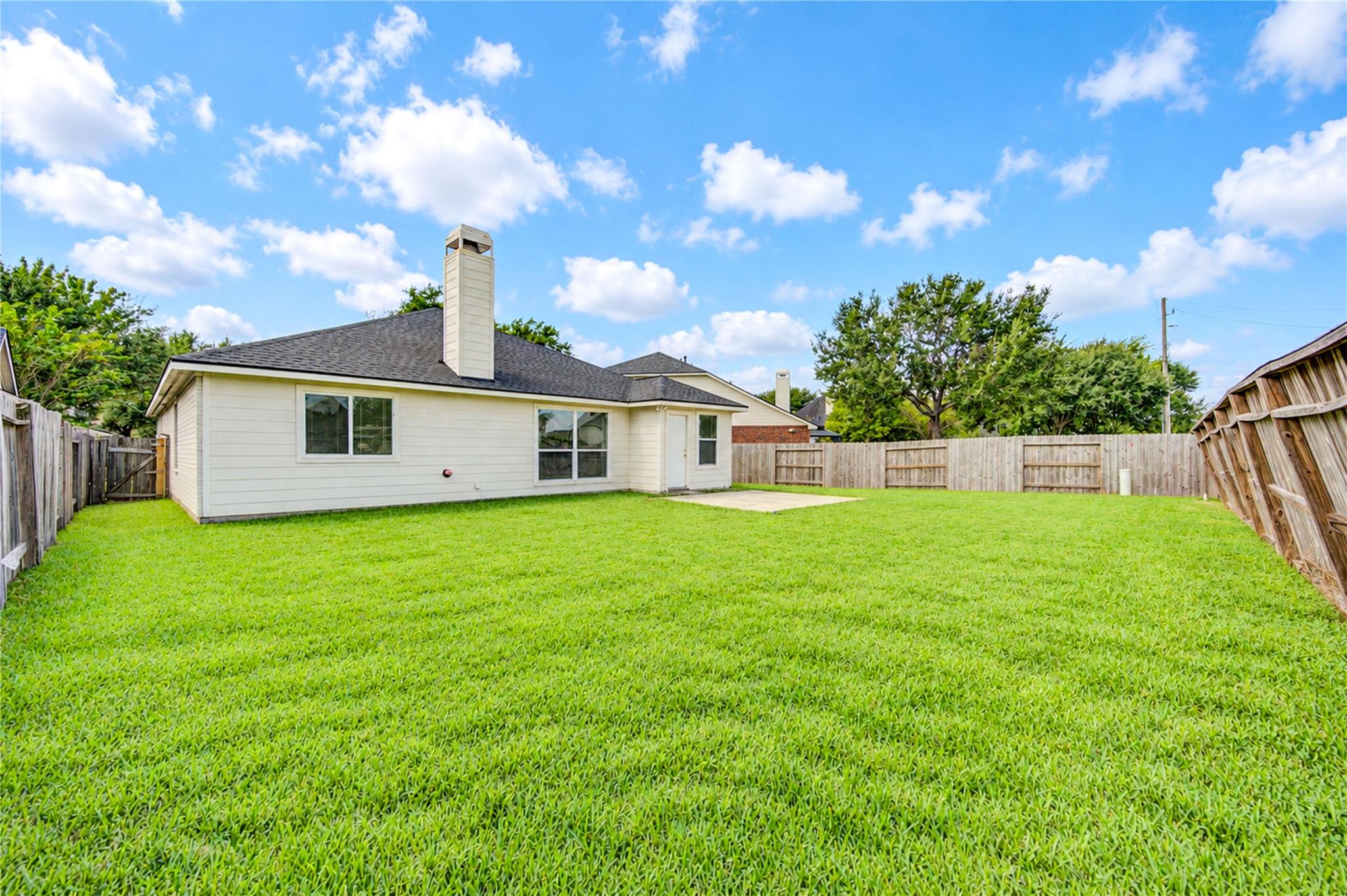 1526 Rogers Lake Lane