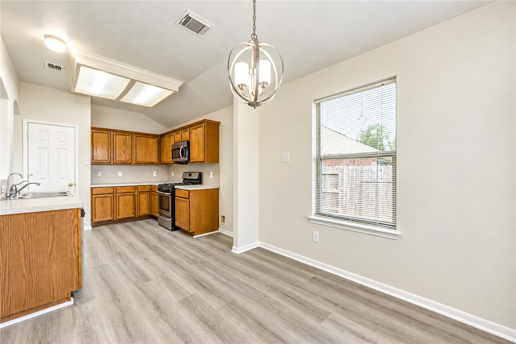 1526 Rogers Lake Lane