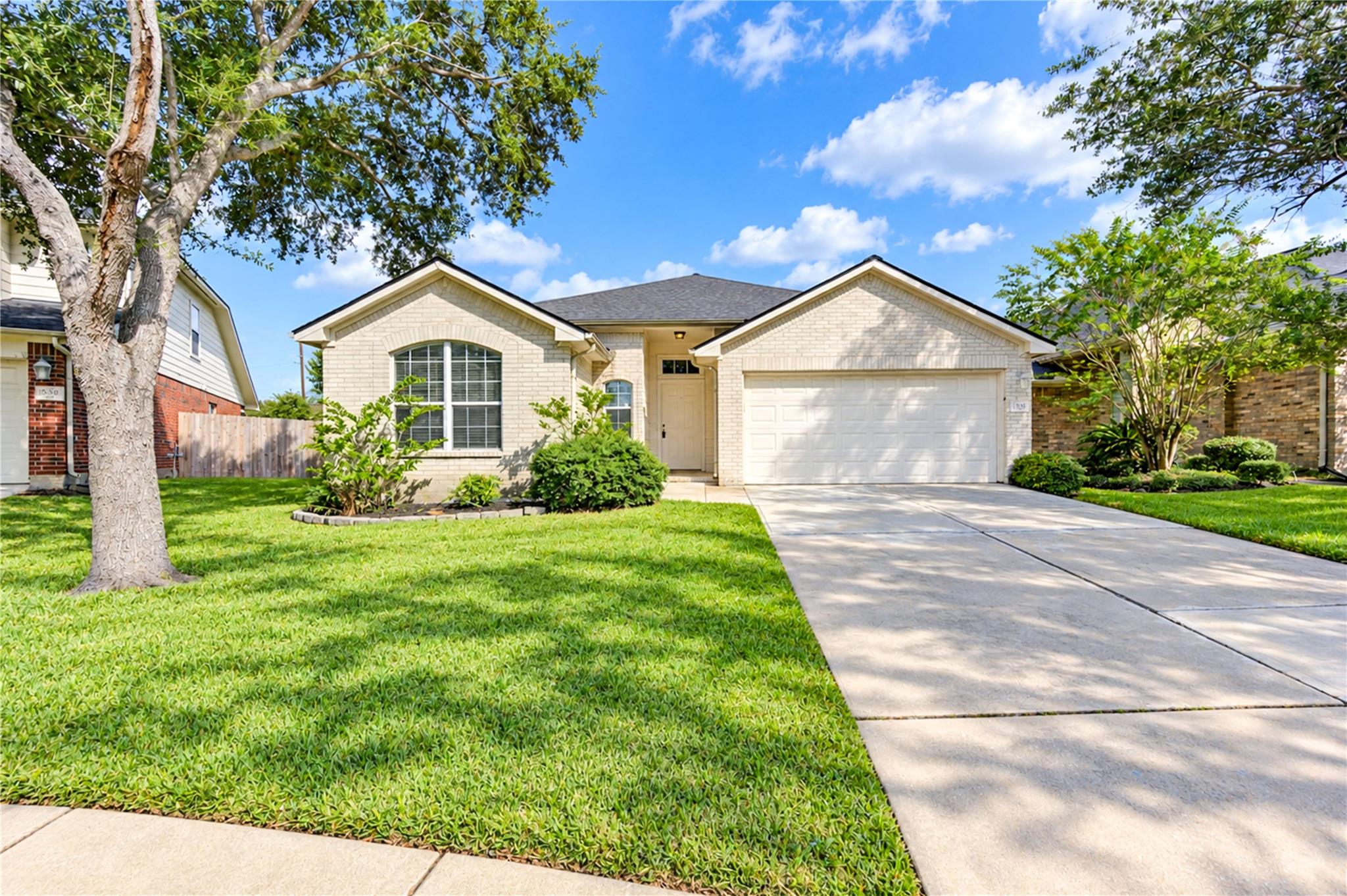 1526 Rogers Lake Lane