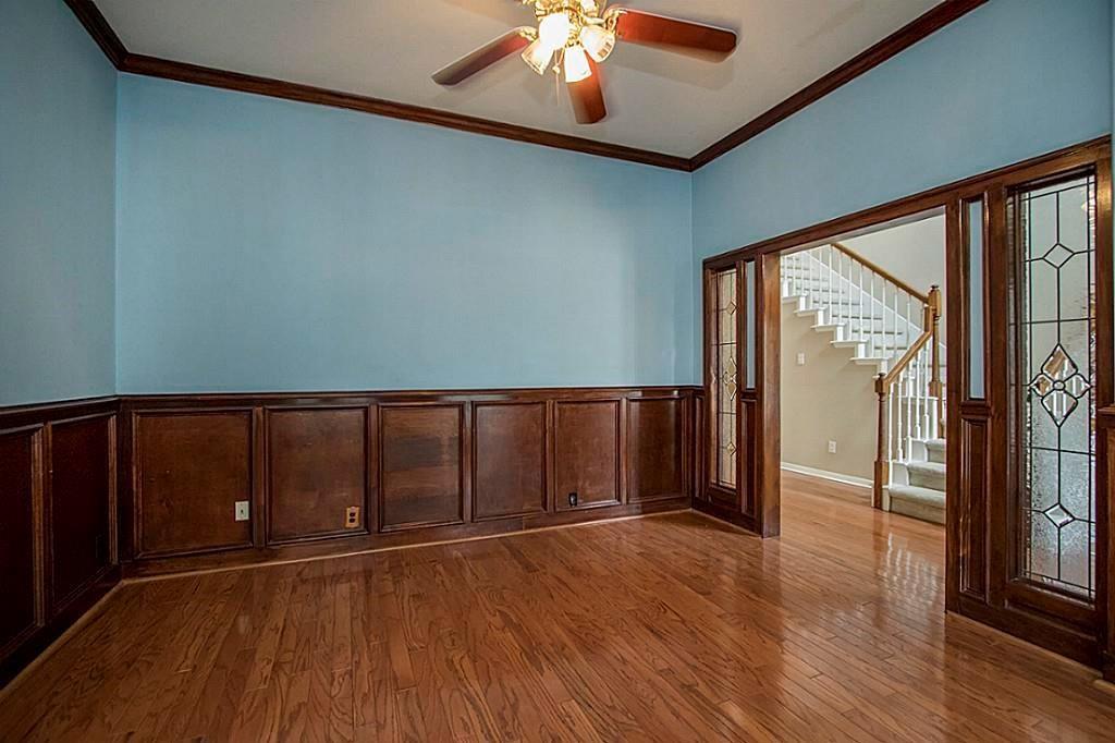 1923 Wellsley Court