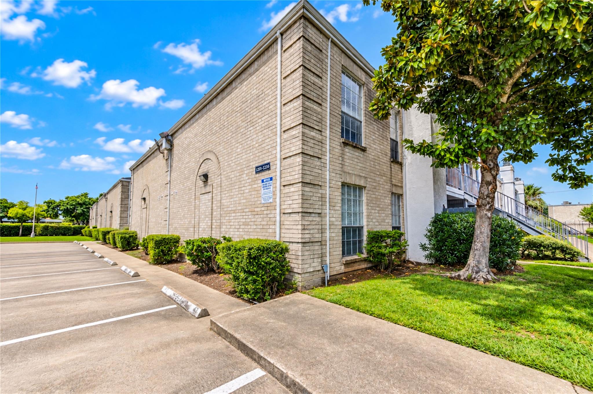 6606 De Moss Drive # 1201