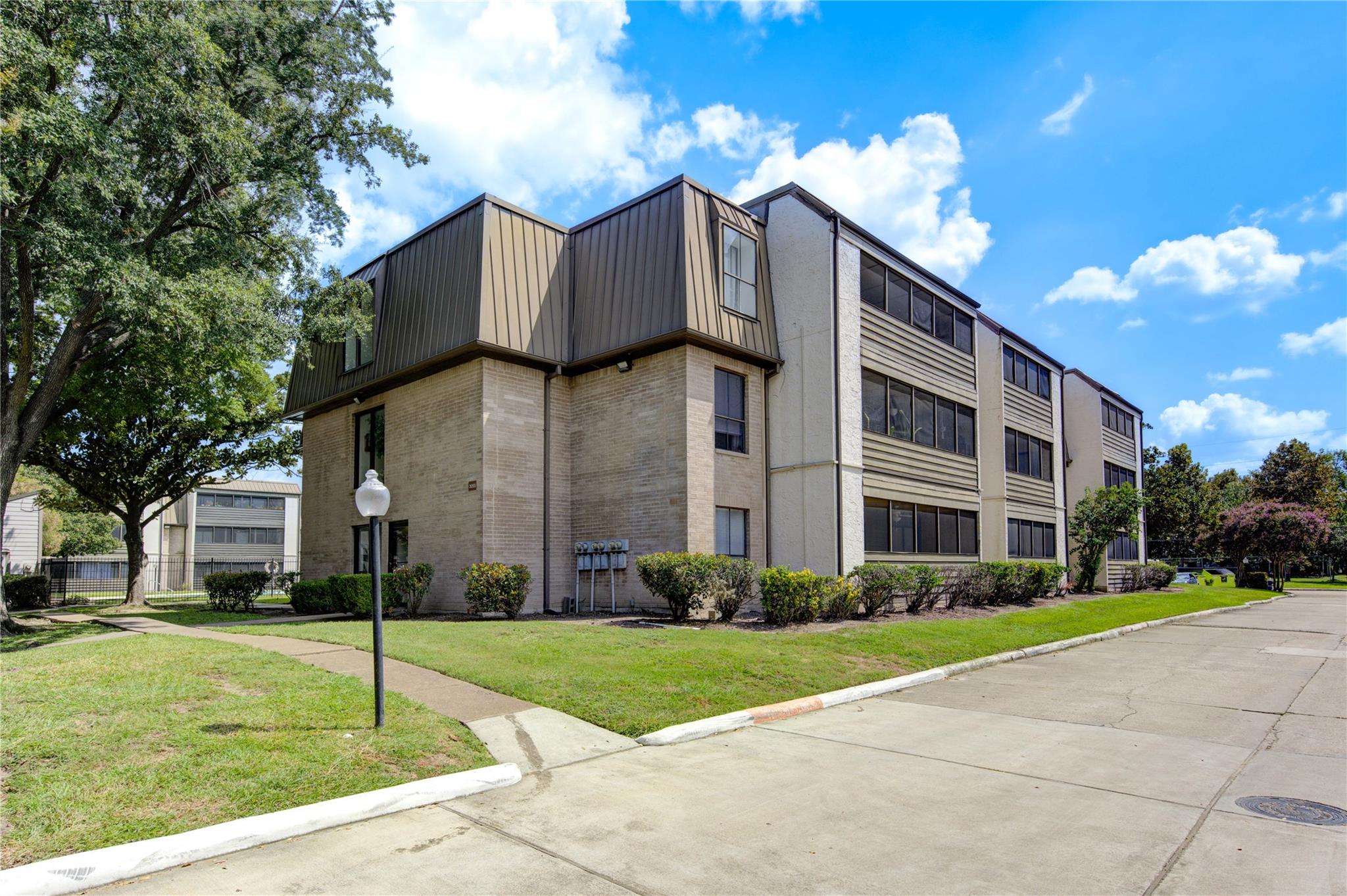 3055 Walnut Bend Lane # 21