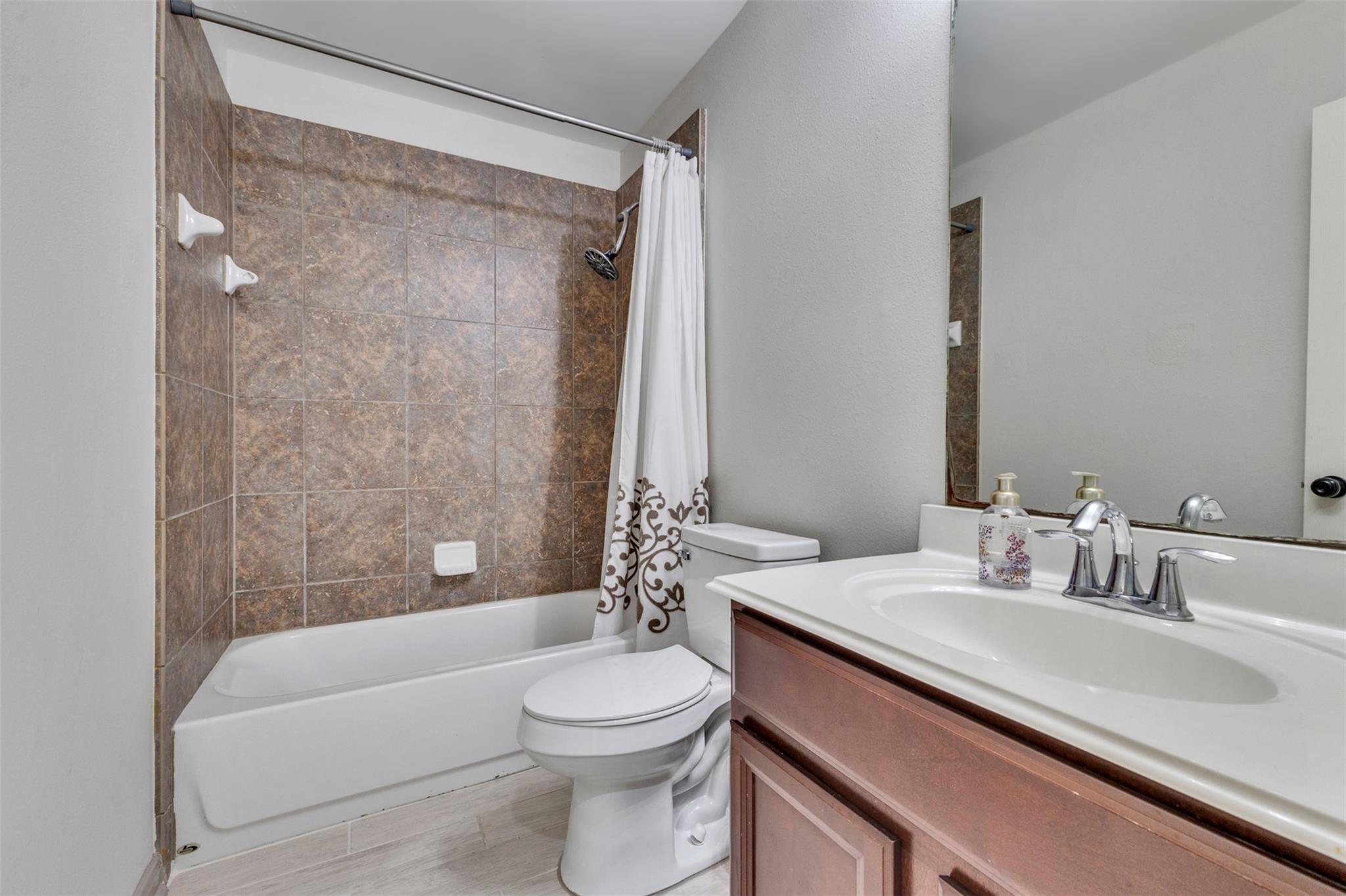 2407 Alcove Foster Court