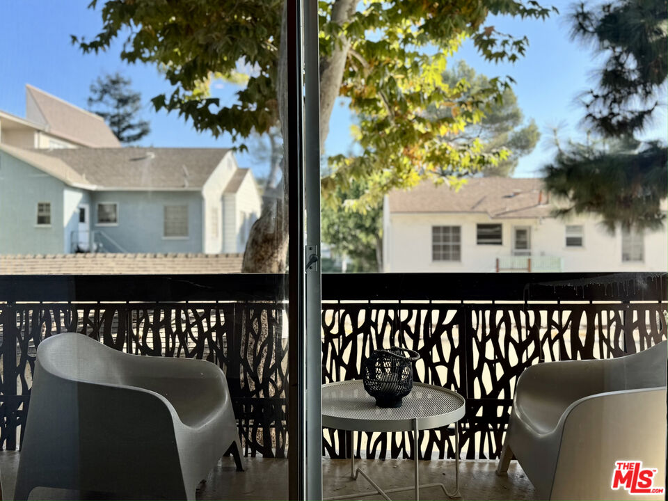 440 Veteran Ave Unit: 205