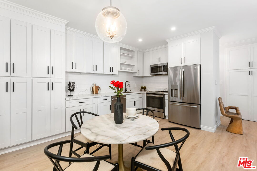 440 Veteran Ave Unit: 205