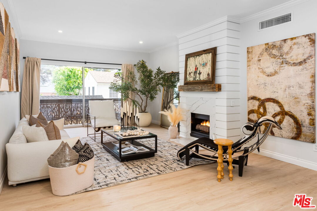 440 Veteran Ave Unit: 205