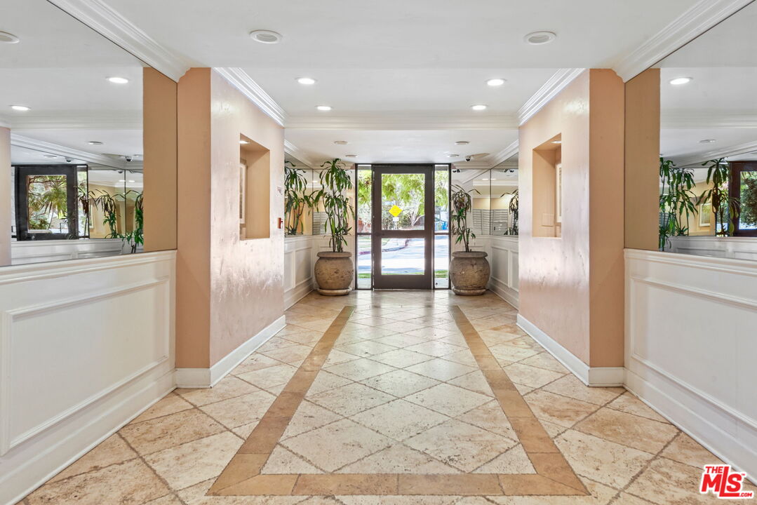440 Veteran Ave Unit: 205