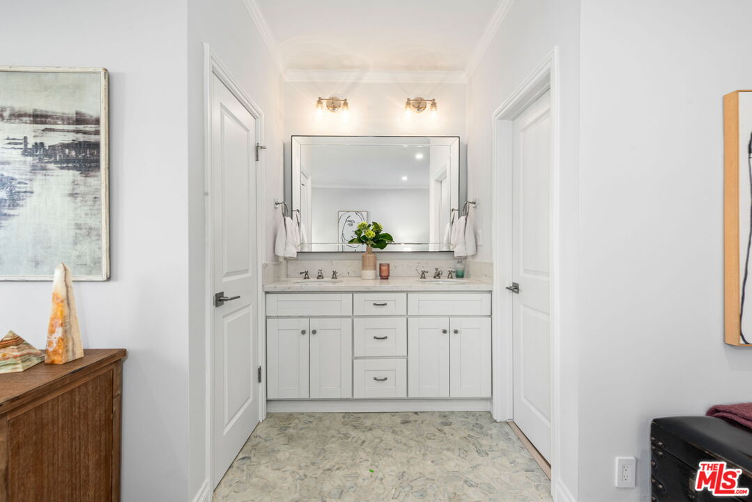 440 Veteran Ave Unit: 205