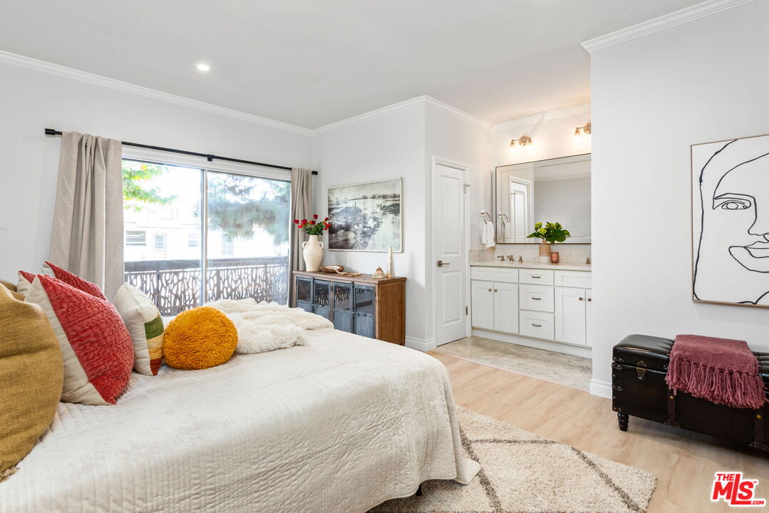 440 Veteran Ave Unit: 205