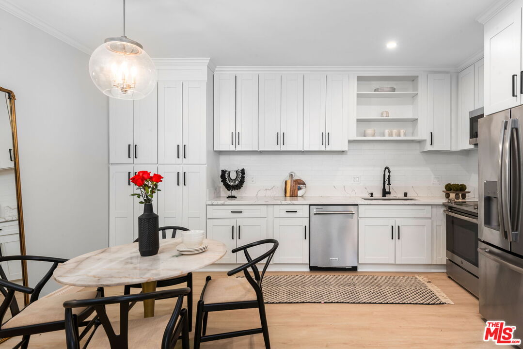 440 Veteran Ave Unit: 205