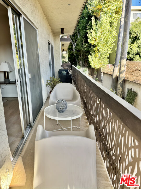 440 Veteran Ave Unit: 205