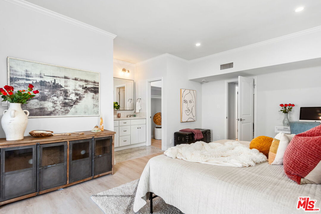 440 Veteran Ave Unit: 205