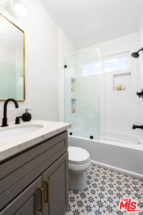440 Veteran Ave Unit: 205