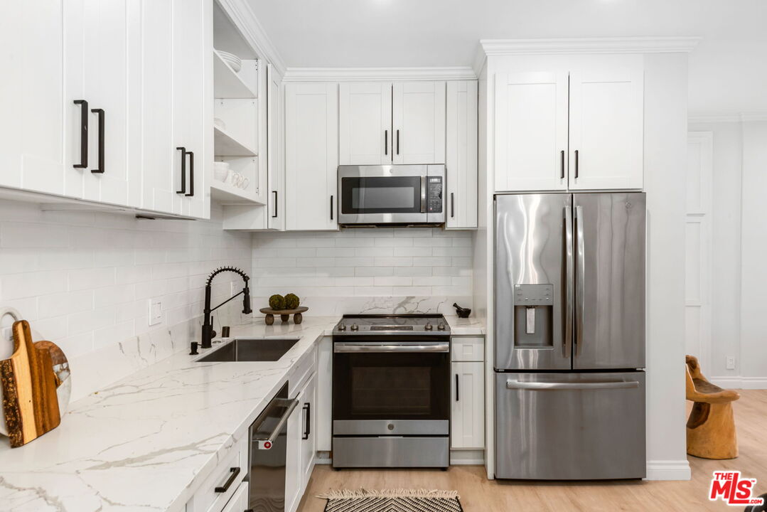 440 Veteran Ave Unit: 205