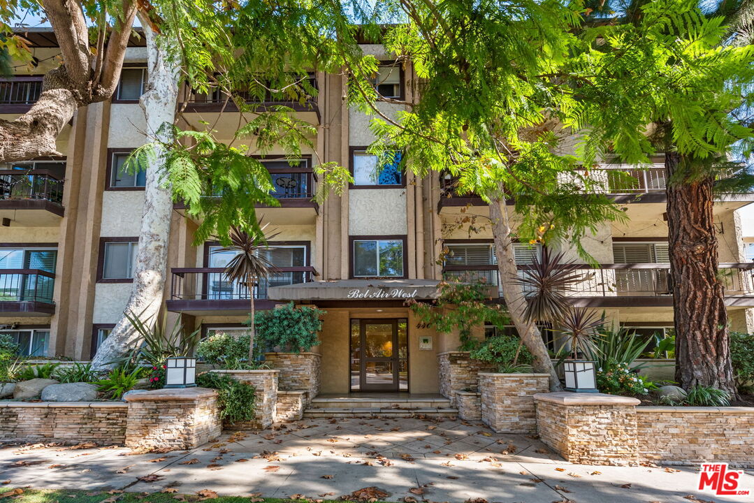 440 Veteran Ave Unit: 205