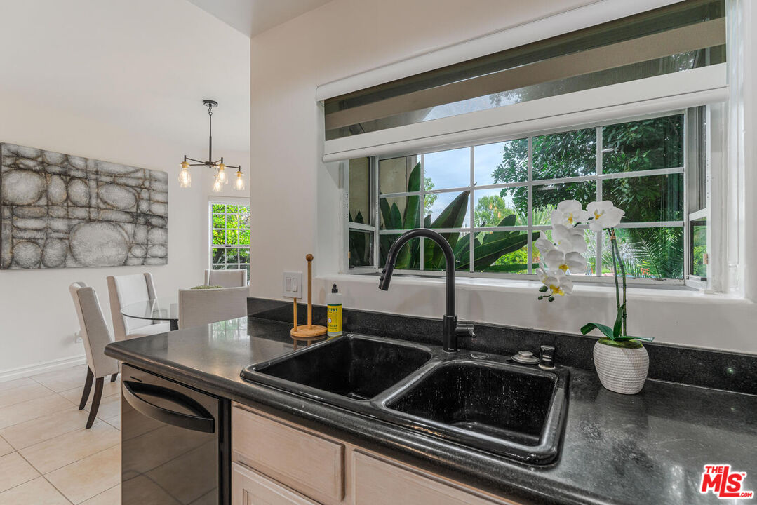 5706 Corbin Ave