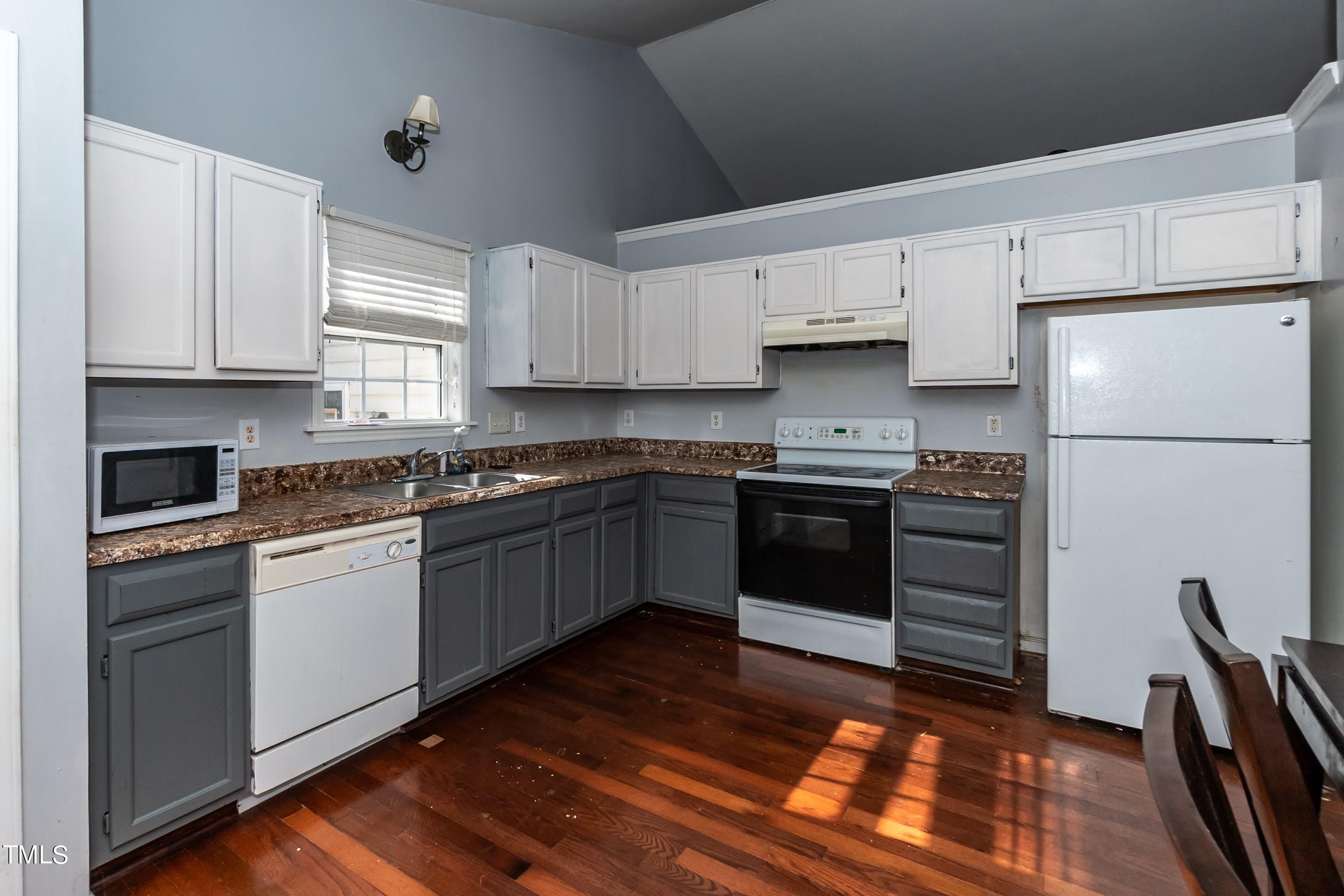 5708 Angelfish Court