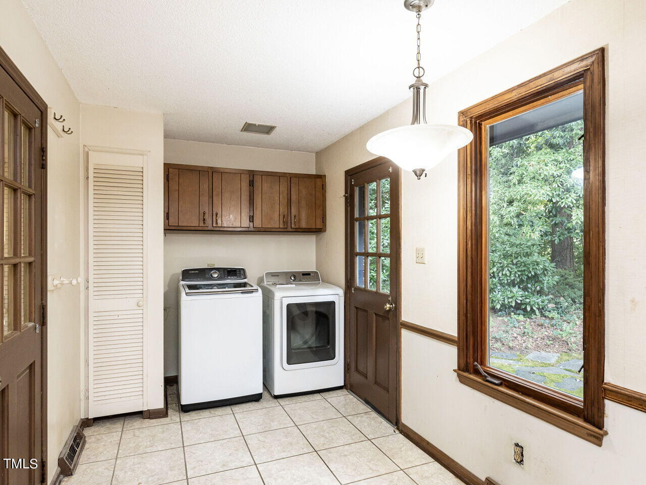 1216 Scott Place