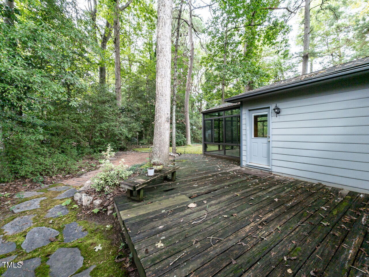 1216 Scott Place