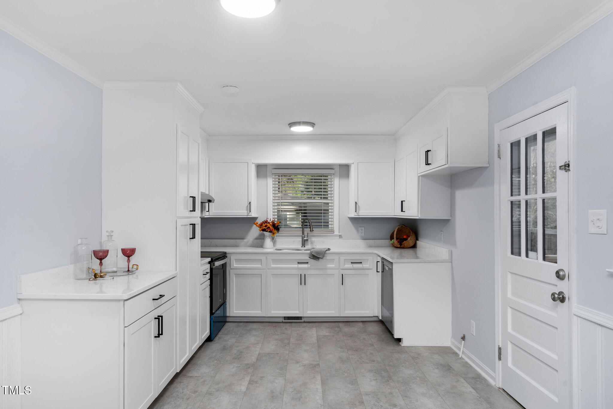 419 Lakeside Drive
