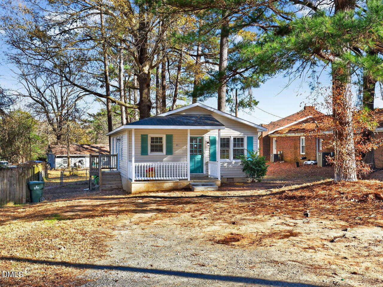 2811 Club Plaza Road