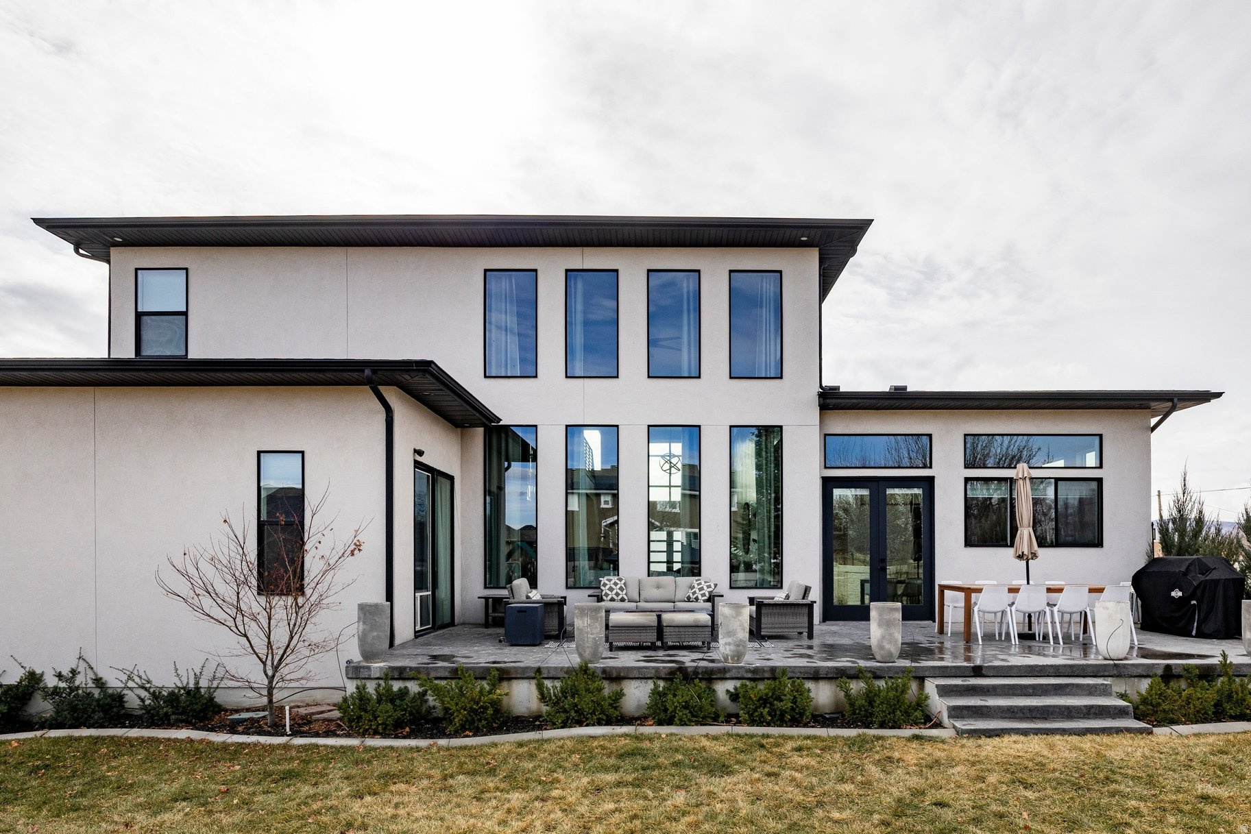 2194 W LEGEND CREEK CT