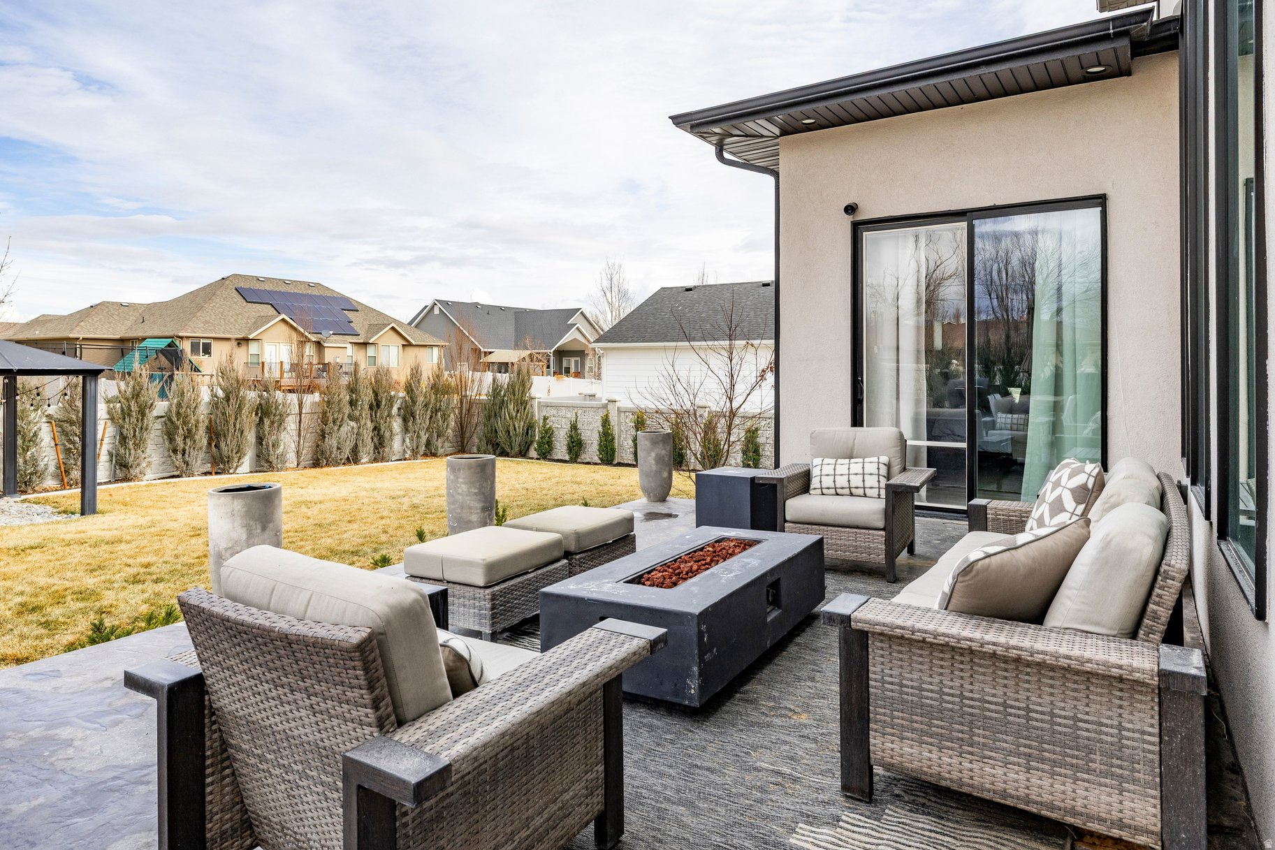 2194 W LEGEND CREEK CT