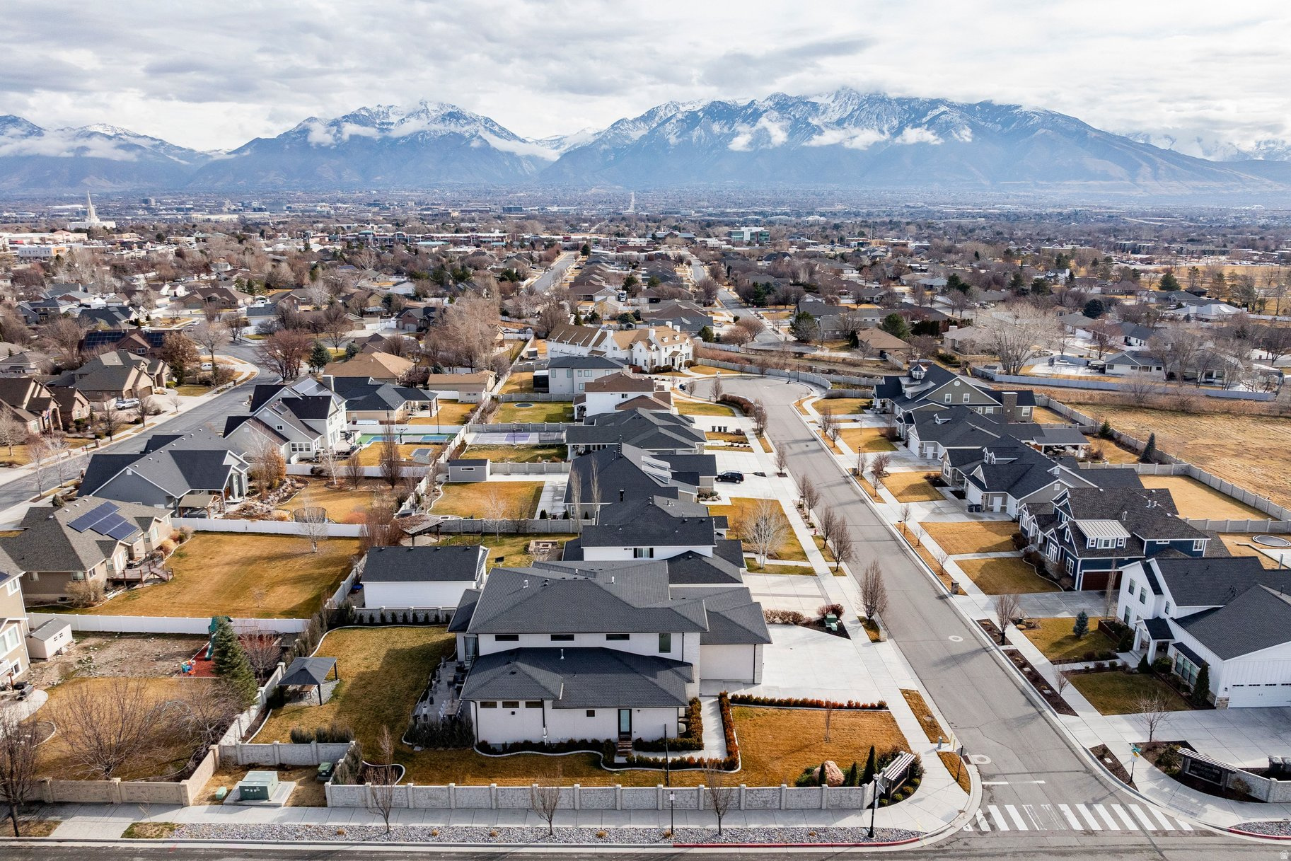 2194 W LEGEND CREEK CT