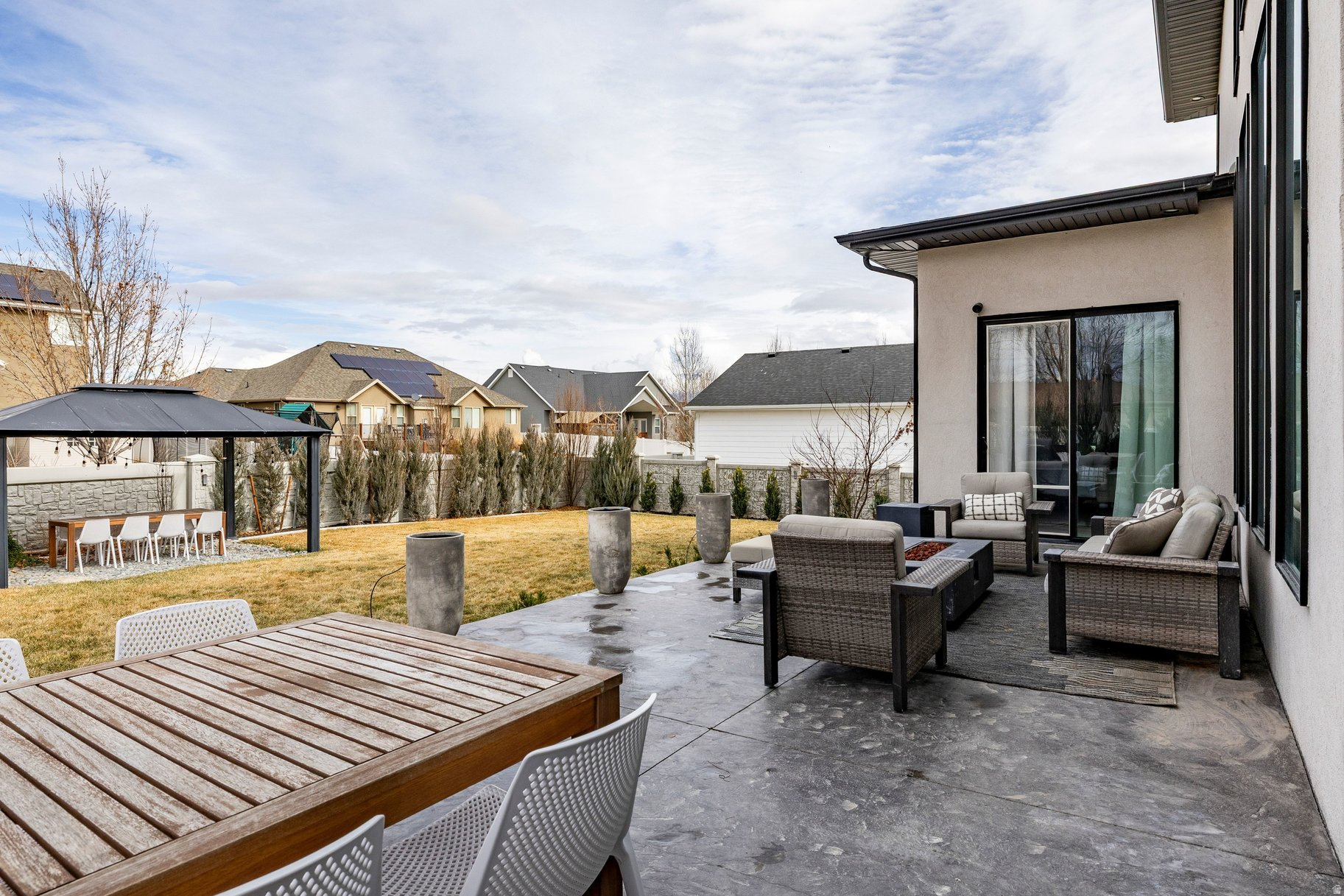 2194 W LEGEND CREEK CT