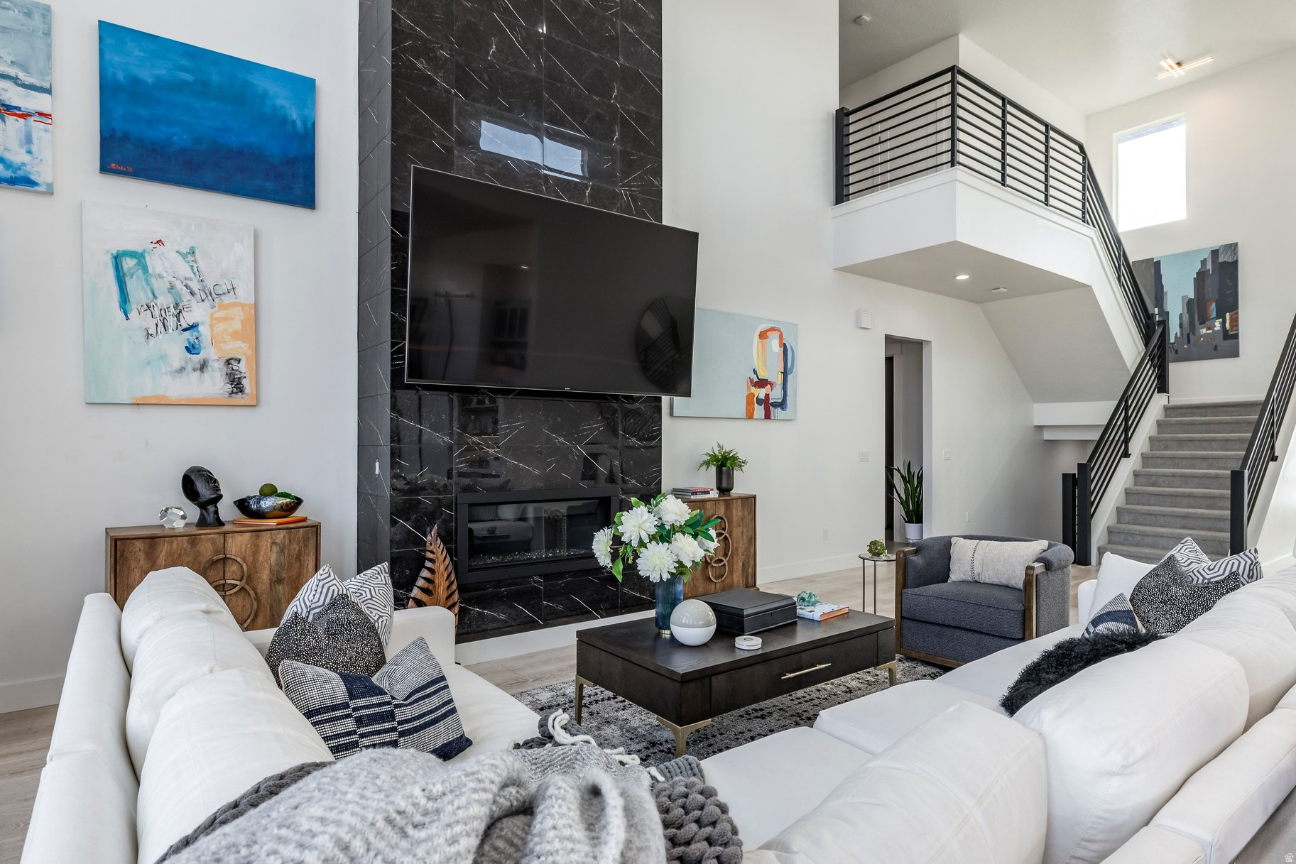 2194 W LEGEND CREEK CT