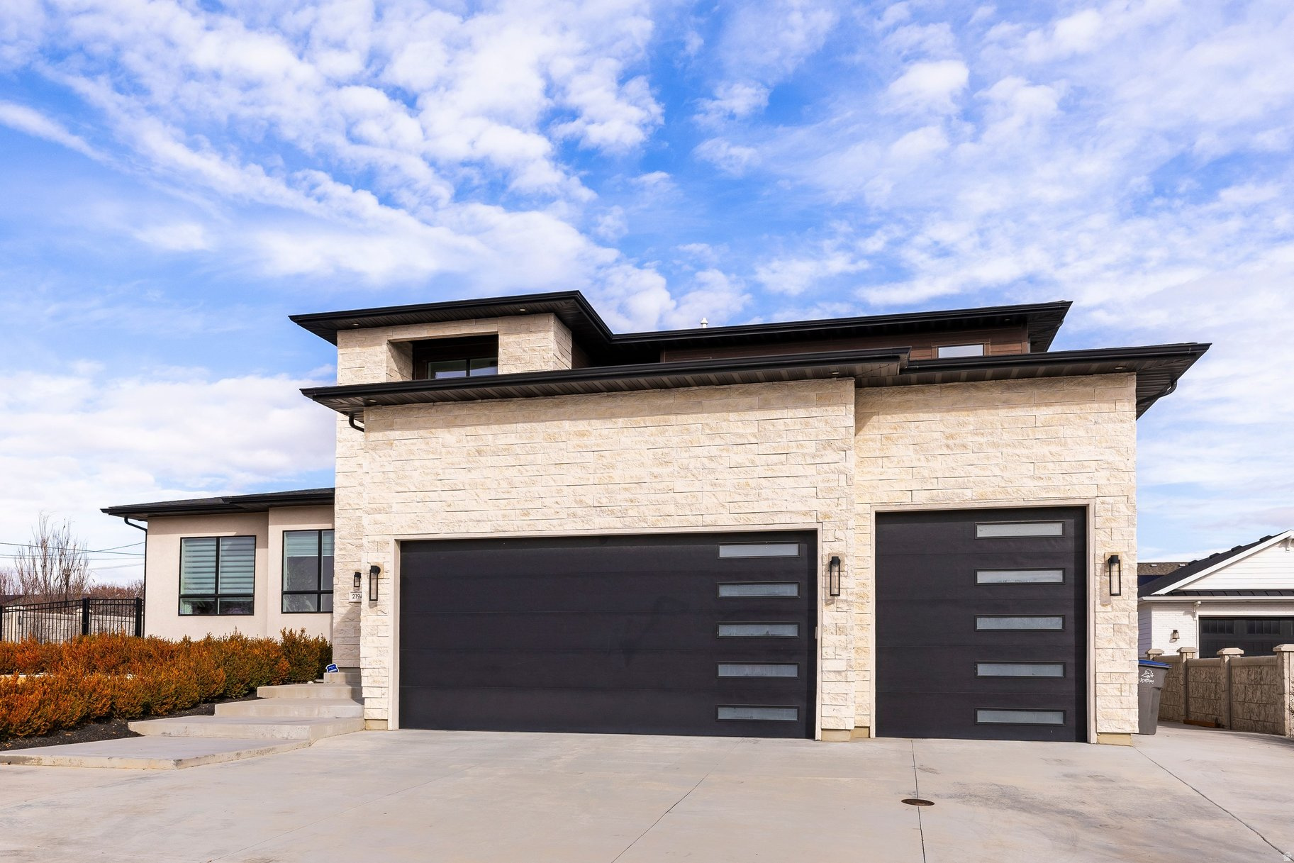 2194 W LEGEND CREEK CT